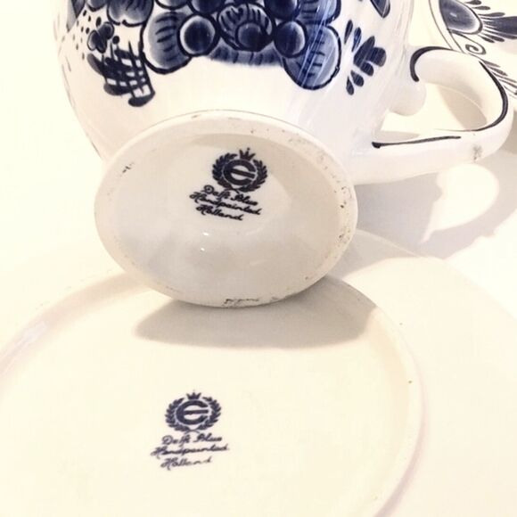Pair of Vintage Delft Blue Holland Cup and Saucer Sets - Picture 4 of 5